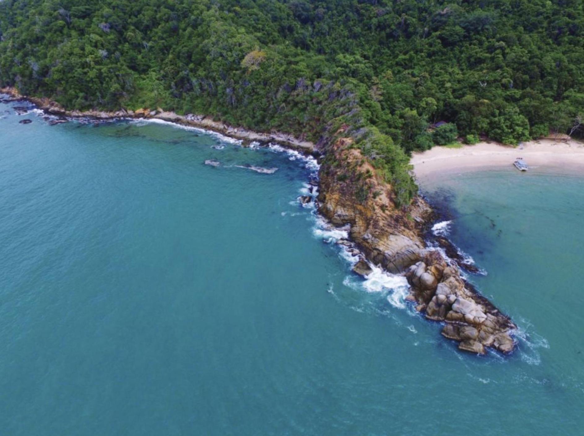 Dolphin Bay Island Resort Kota Belud Экстерьер фото